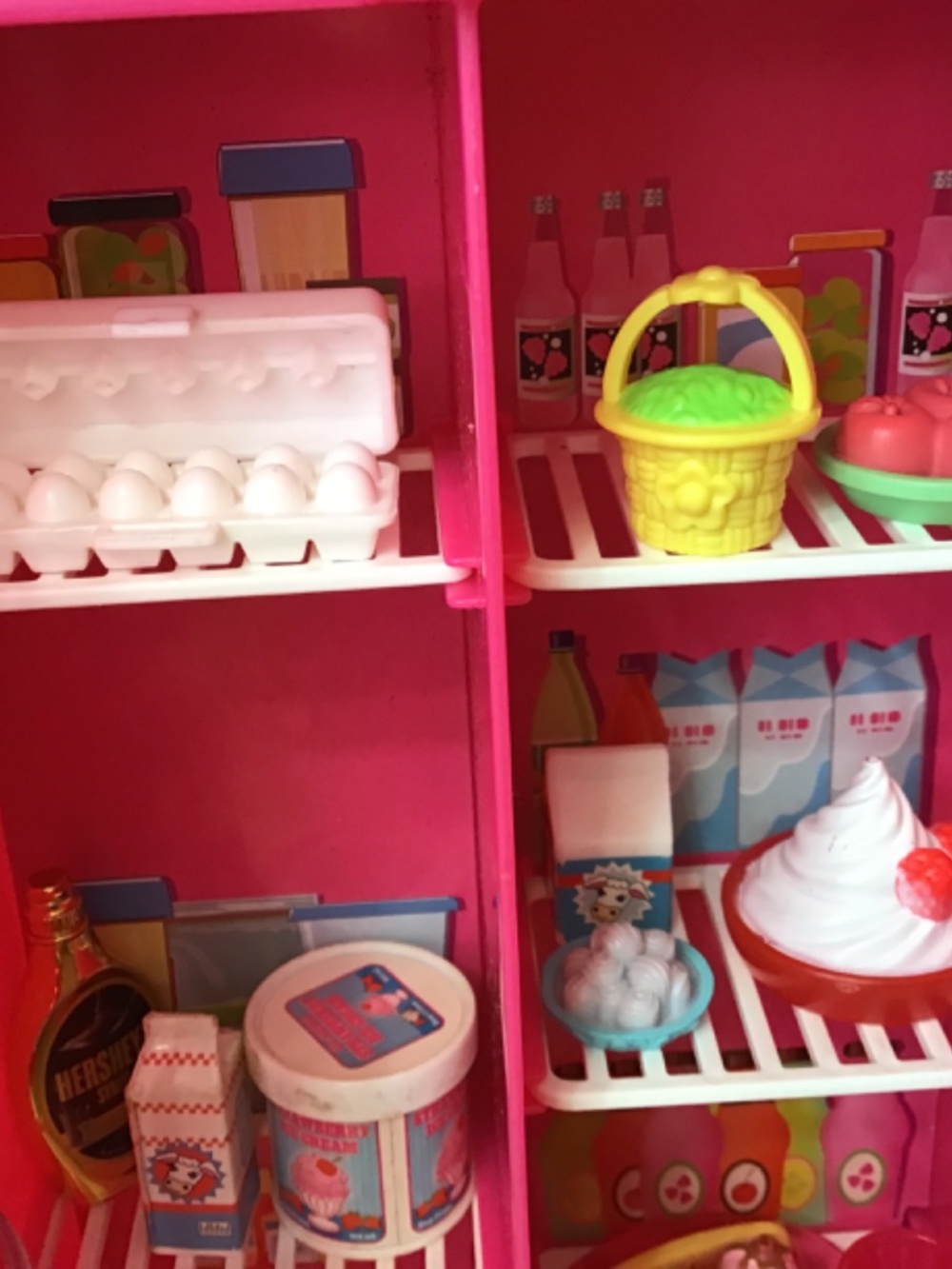 2010 Barbie Glam Fridge and Accessories - Picture 8 of 14